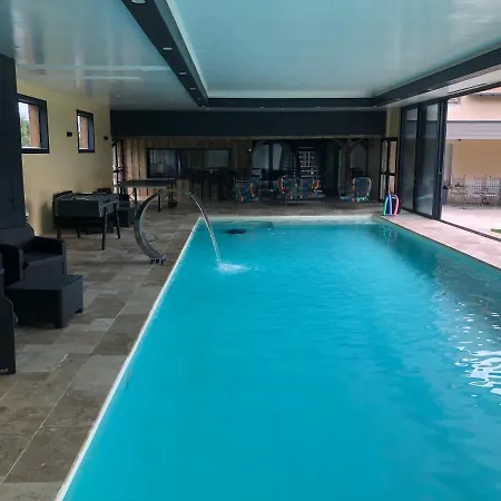 Logement 4 Personnes Avec Piscine Interieure 31 Degres Zoo De La Fleche 24 H Du Mans Exterior photo