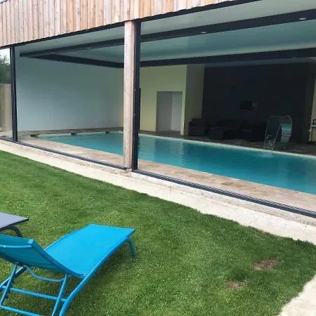 Logement 4 Personnes Avec Piscine Interieure 31 Degres Zoo De La Fleche 24 H Du Mans Exterior photo