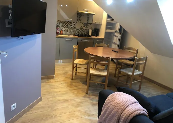 Logement 4 Personnes Avec Piscine Interieure 31 Degres Zoo De La Fleche 24 H Du Mans