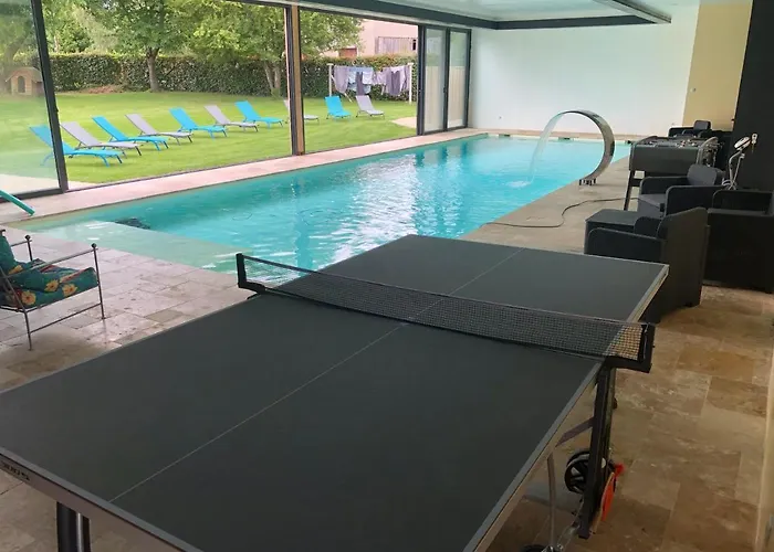 Logement 4 Personnes Avec Piscine Interieure 31 Degres Zoo De La Fleche 24 H Du Mans