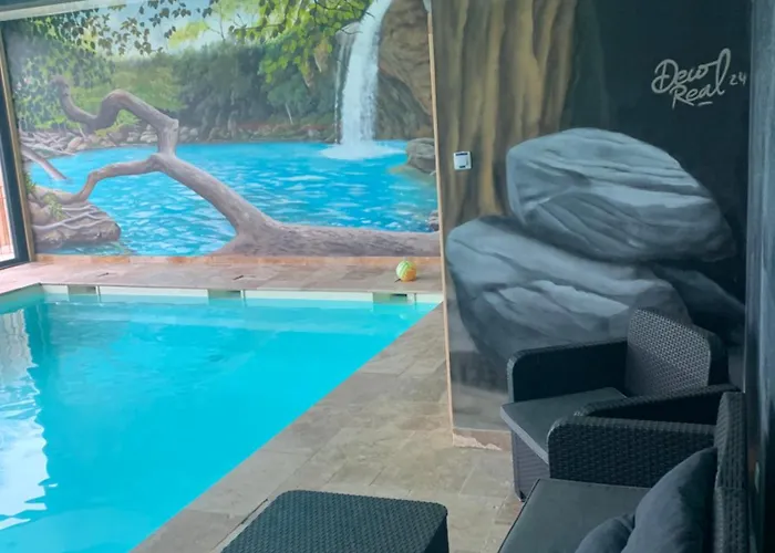 Logement 4 Personnes Avec Piscine Interieure 31 Degres Zoo De La Fleche 24 H Du Mans