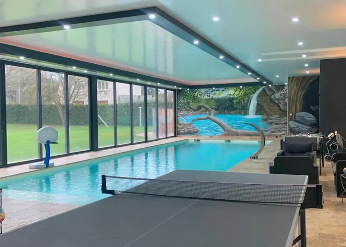 Logement 4 Personnes Avec Piscine Interieure 31 Degres Zoo De La Fleche 24 H Du Mans