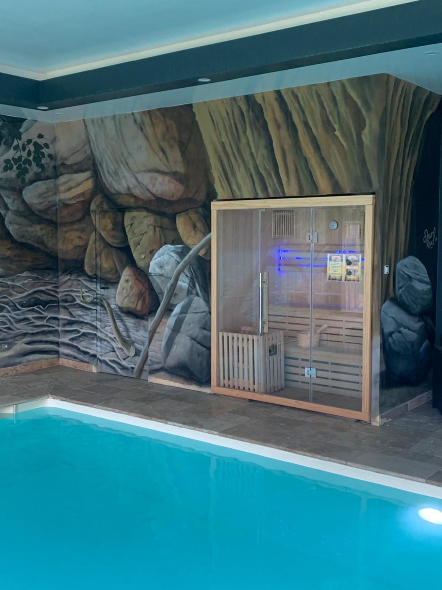 Apartment 4 Personnes Avec Piscine Interieure 31 Degres Zoo De 24 H Du Mans La Fleche